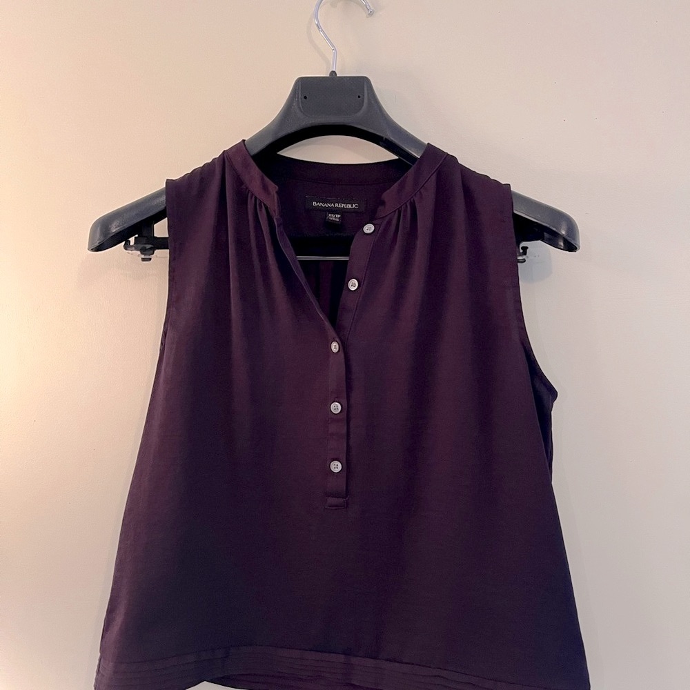 Banana Republic Women's Dark Purple Sleeveless Top in XS